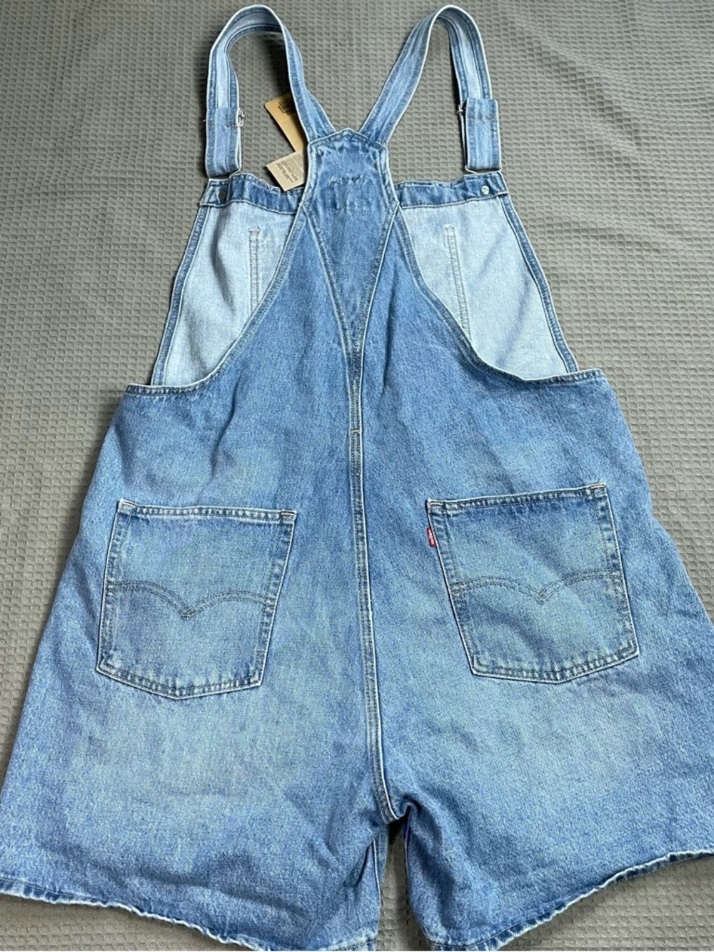 New Levi’s Shortalls Short Overalls XL Women’s Light Wash Vintage Style - Picture 10 of 10